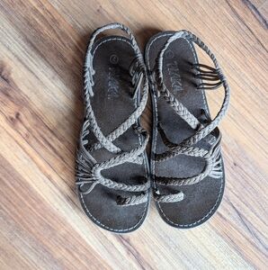 Plaka Women's Brown Sandals Size 7
